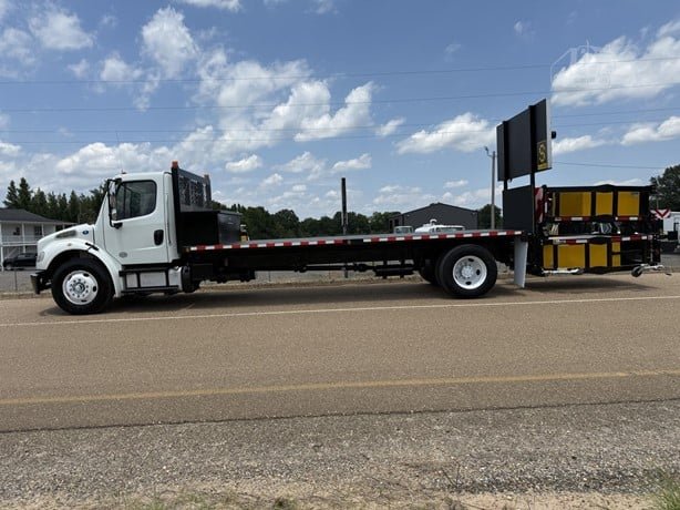 2018 Freightliner Business Class M2 106